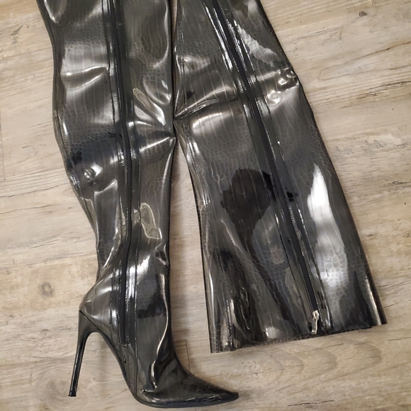 Fashionnova Snakeskin Thigh high heeled boots - Picture 4 of 6